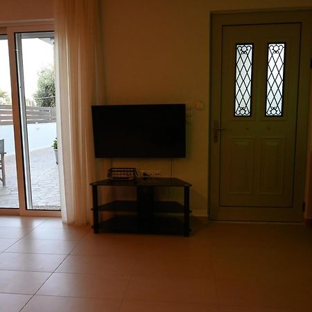 Evita'S Guesthouse Agia Marina Mikrolimanou Buitenkant foto