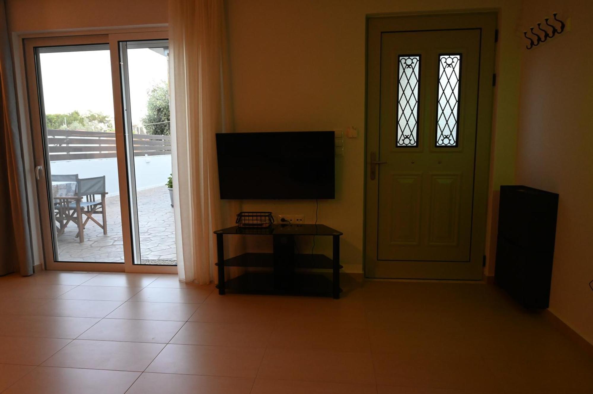 Evita'S Guesthouse Agia Marina Mikrolimanou Buitenkant foto