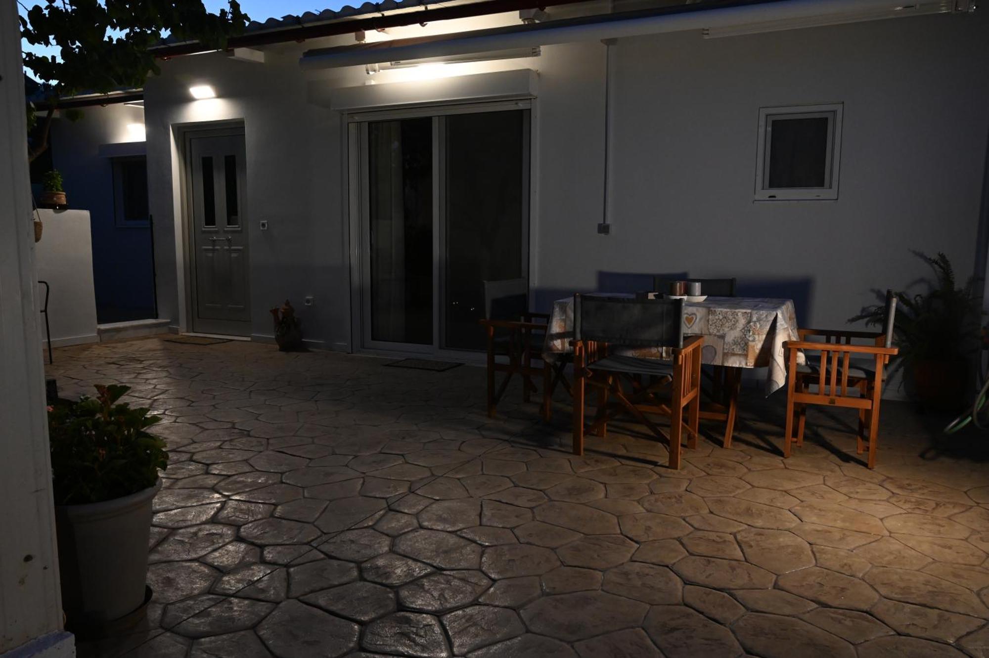 Evita'S Guesthouse Agia Marina Mikrolimanou Buitenkant foto
