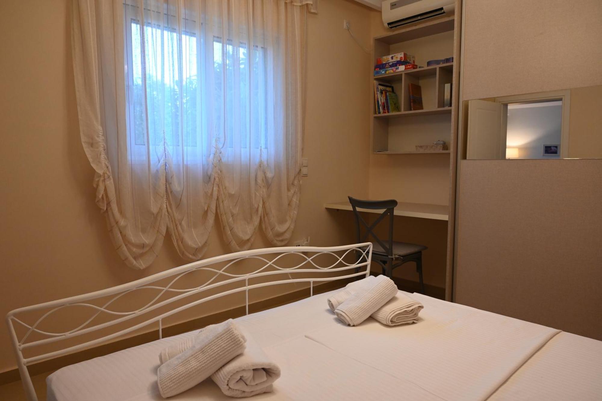 Evita'S Guesthouse Agia Marina Mikrolimanou Buitenkant foto
