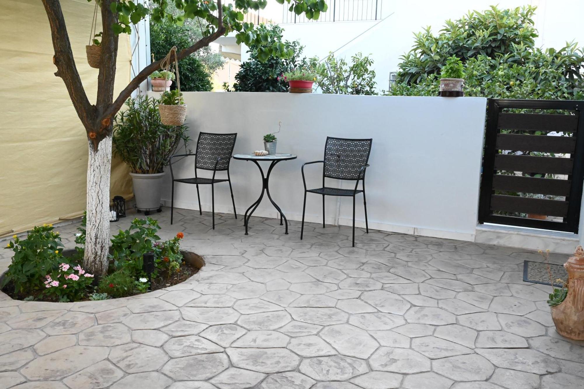 Evita'S Guesthouse Agia Marina Mikrolimanou Buitenkant foto