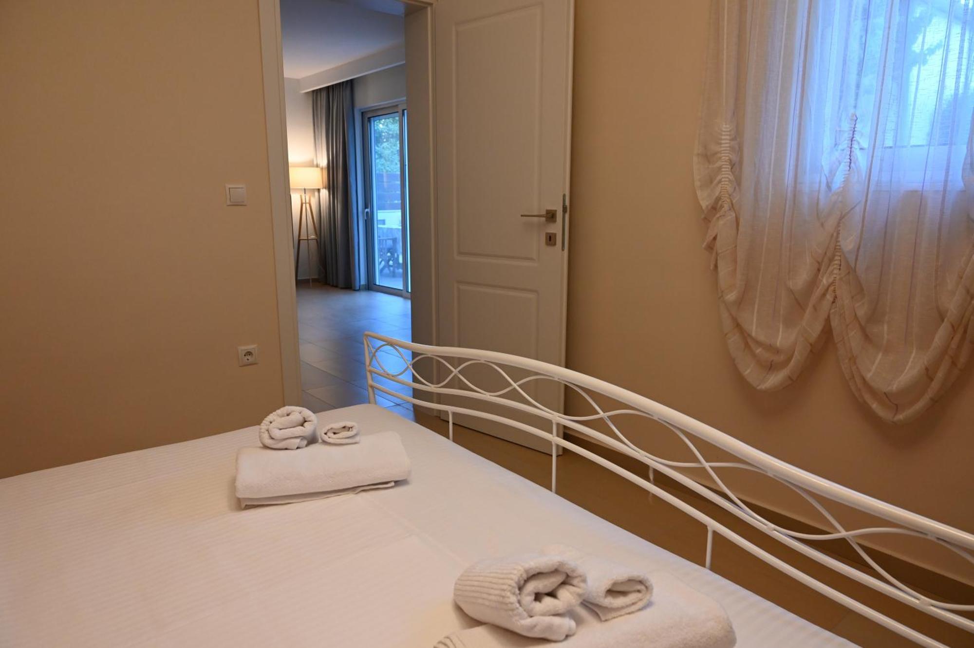 Evita'S Guesthouse Agia Marina Mikrolimanou Buitenkant foto
